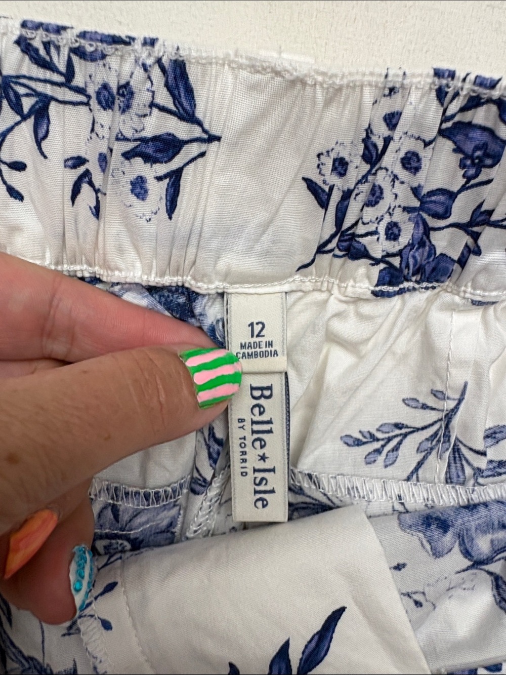 Torrid size 12 belle isle White Floral Scallop-Hem Women's Shorts Blue Print - Picture 3 of 11